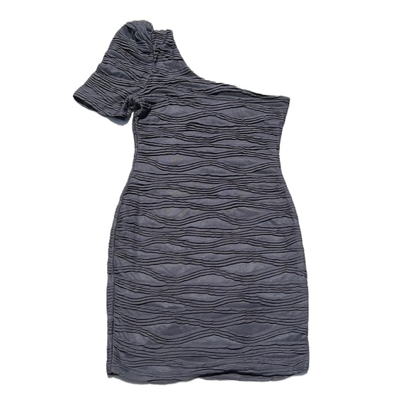 Soprano One Sleeve Textured Ruched Dress Size Medium - Picture 6 of 8